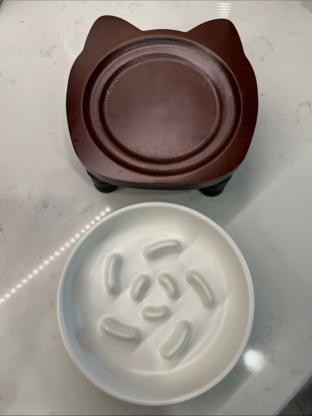 Slow-Feed Cat Bowl with Brown Cat-Shaped Wooden Stand - White Bowl